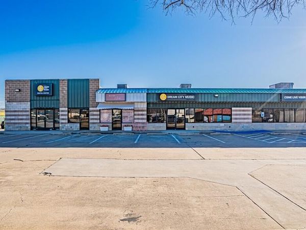 2712-2720 W Division St , Arlington, TX 76012