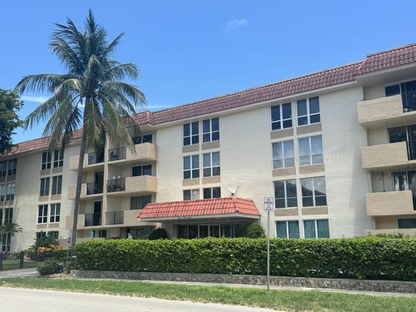 1000 Spanish River Road, Unit 3b, Boca Raton, FL 33432