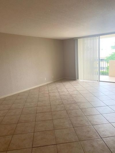 1000 Spanish River Road, Unit 3b, Boca Raton, FL 33432 Photo