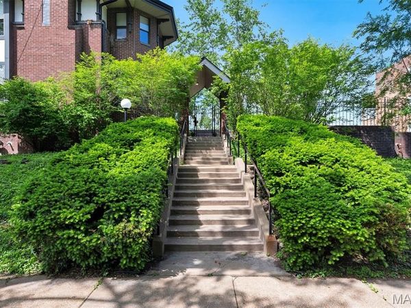 5381 Pershing Avenue , Unit 102, St Louis, MO 63112