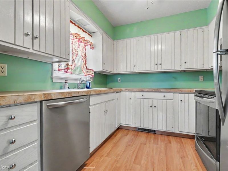 934 Canterbury Lane, Salem, OH 44460 Photo 2