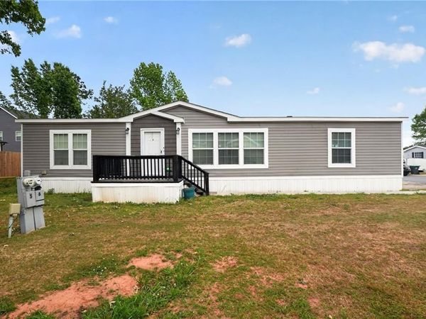 6 Breezewood Drive , Hampton, GA 30228