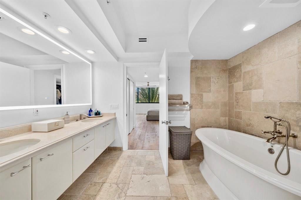 333 Las Olas Way, Unit 404, Fort Lauderdale, FL 33301 Photo