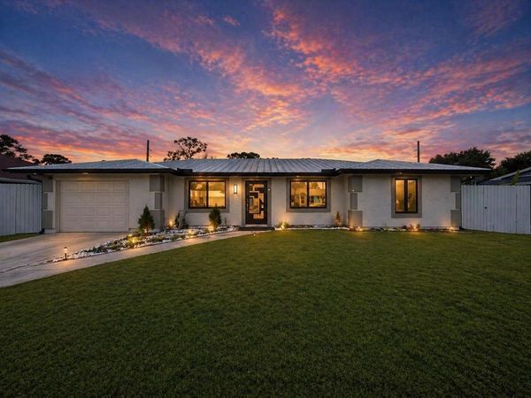 568 SE Chapman Avenue, Port St. Lucie, FL 34984
