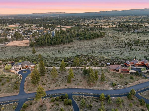 18835 Ridgeline Drive, Bend, OR 97703