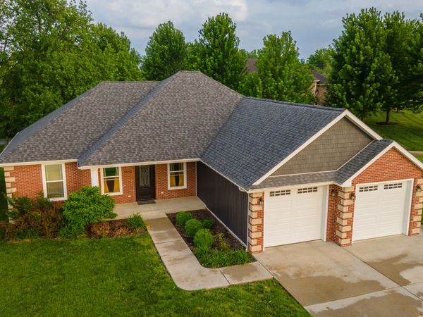 1503 Champions Drive , Marion, IL 62959