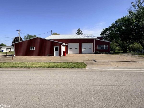 1305 Benton Avenue E, Albia, IA 52531