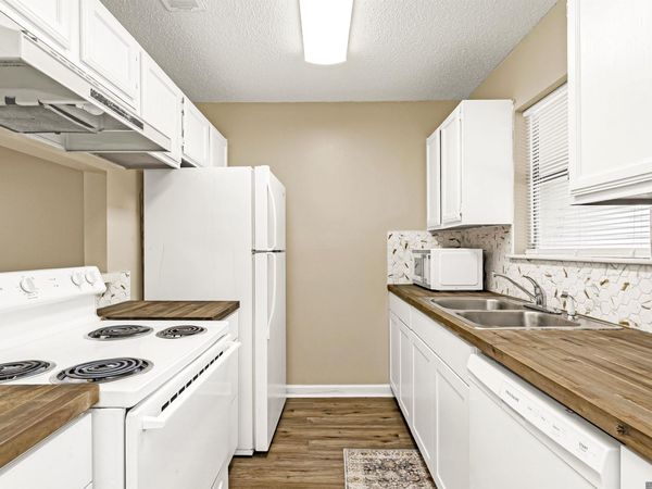 1826 S Brightside View Dr, Unit #M, Baton Rouge, LA 70820