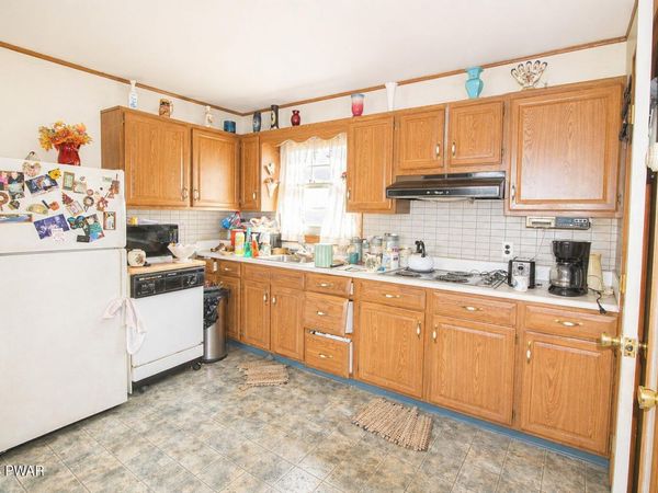 1331 Crosstown Highway, Lakewood, PA 18439