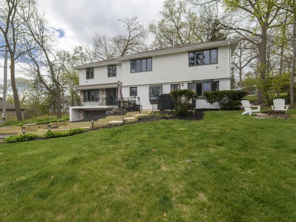 935 N 124th St, Elm Grove, WI 53122