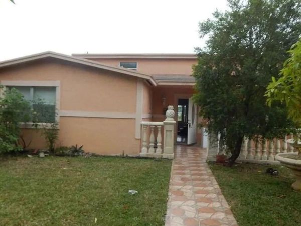 3640 NW 39th Street, Lauderdale Lakes, FL 33309
