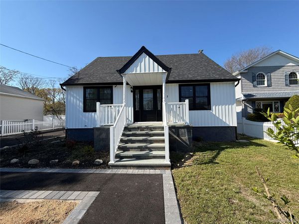 7 E Lakeland Street , Bay Shore, NY 11706