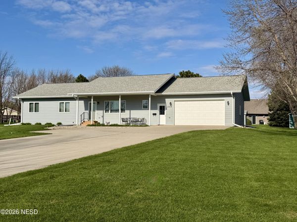 208 ASPEN DRIVE, Milbank, SD 57252