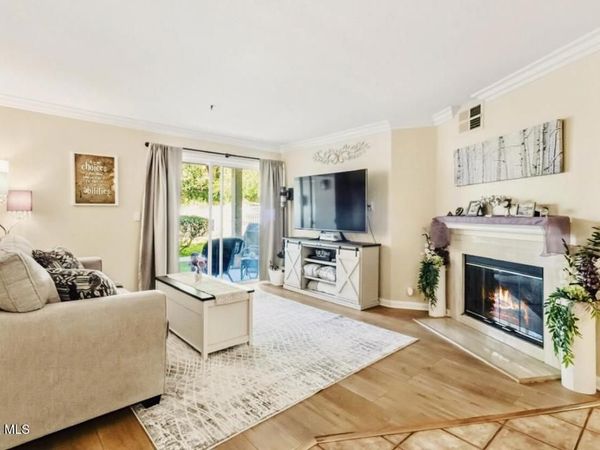 5805 Oak Bend Lane, Unit 211, Oak Park, CA 91377