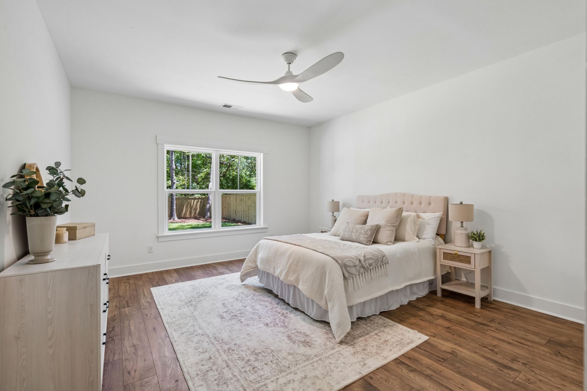 696 Eagle Street Photo 24