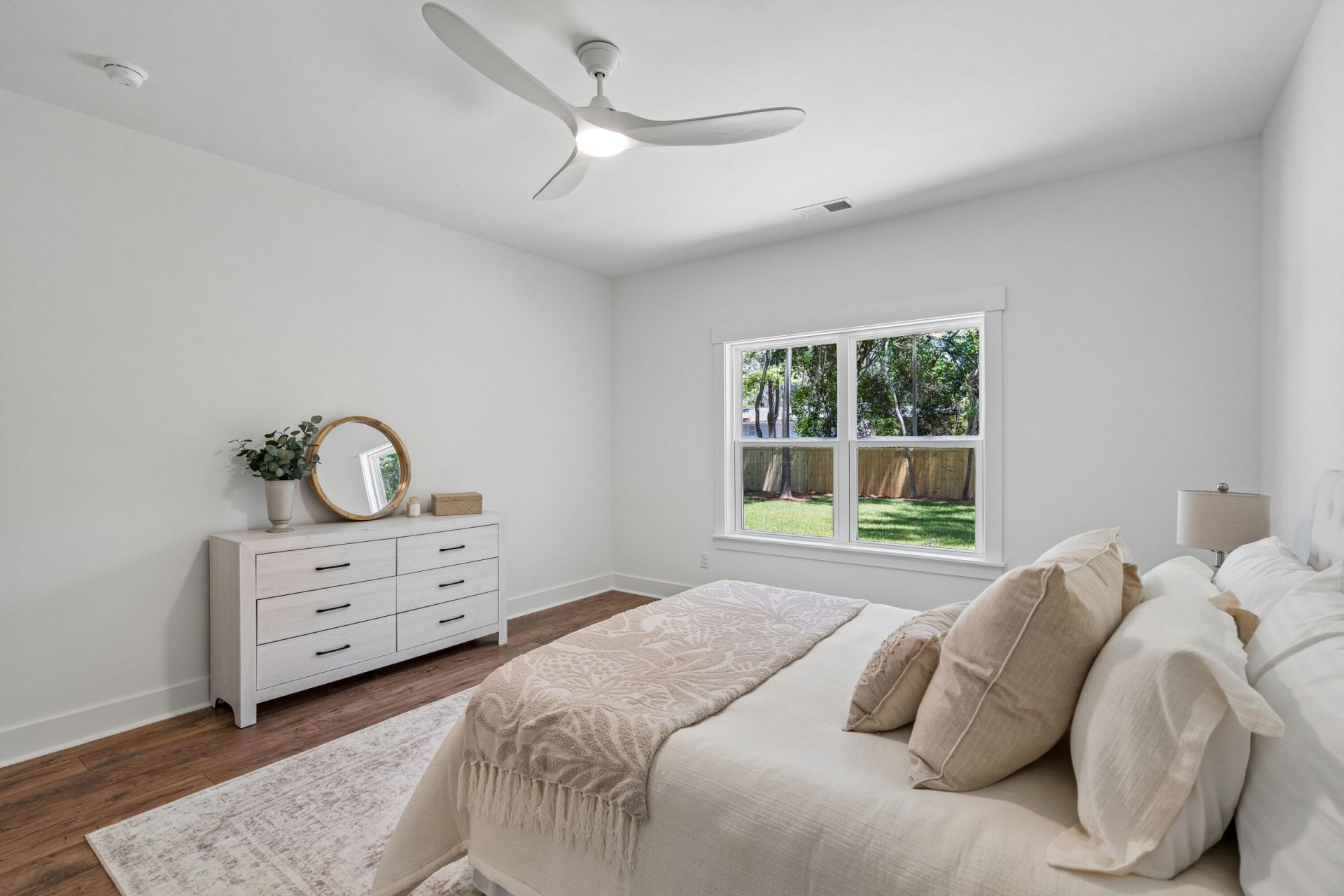 696 Eagle Street Photo 25