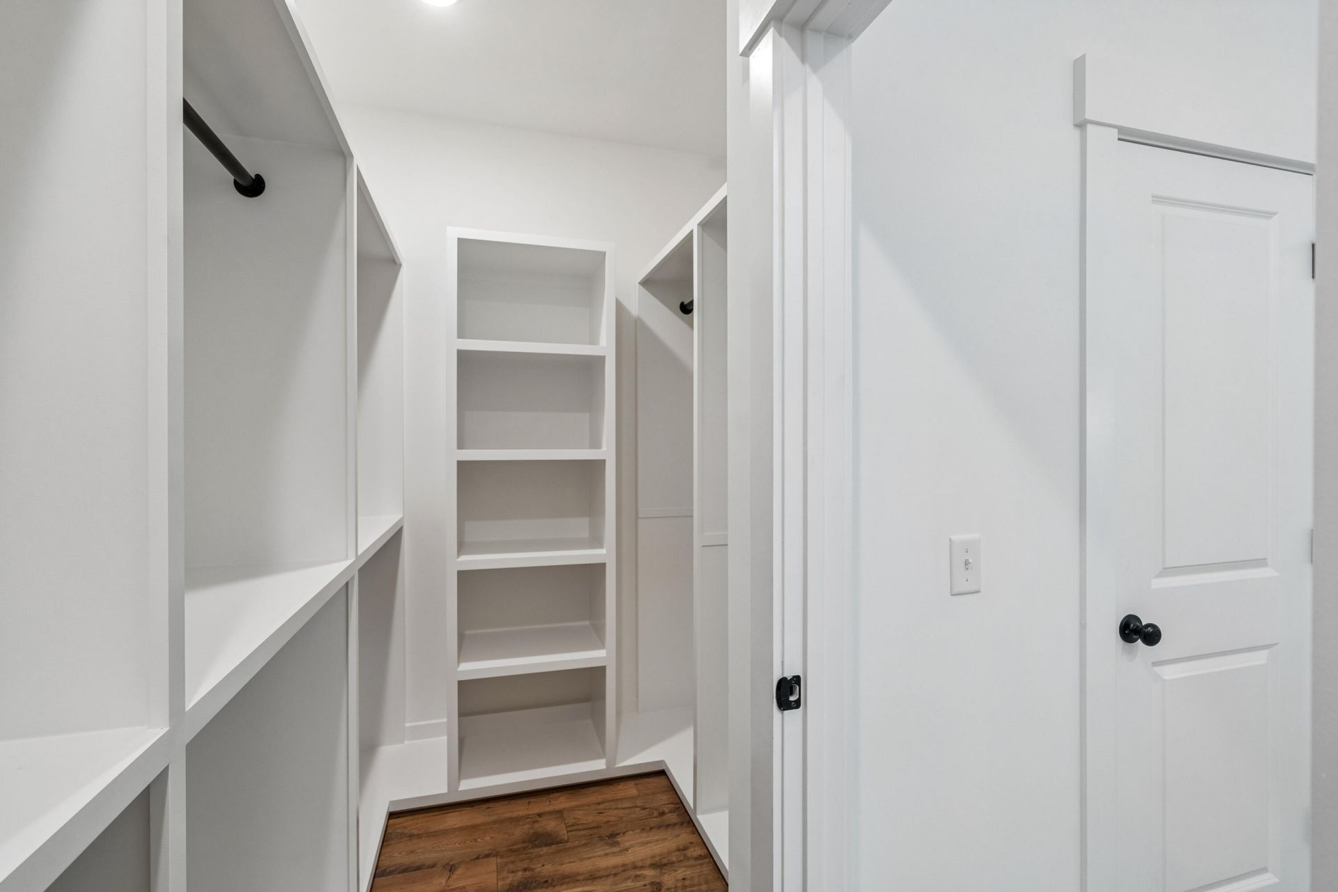 696 Eagle Street Photo 33