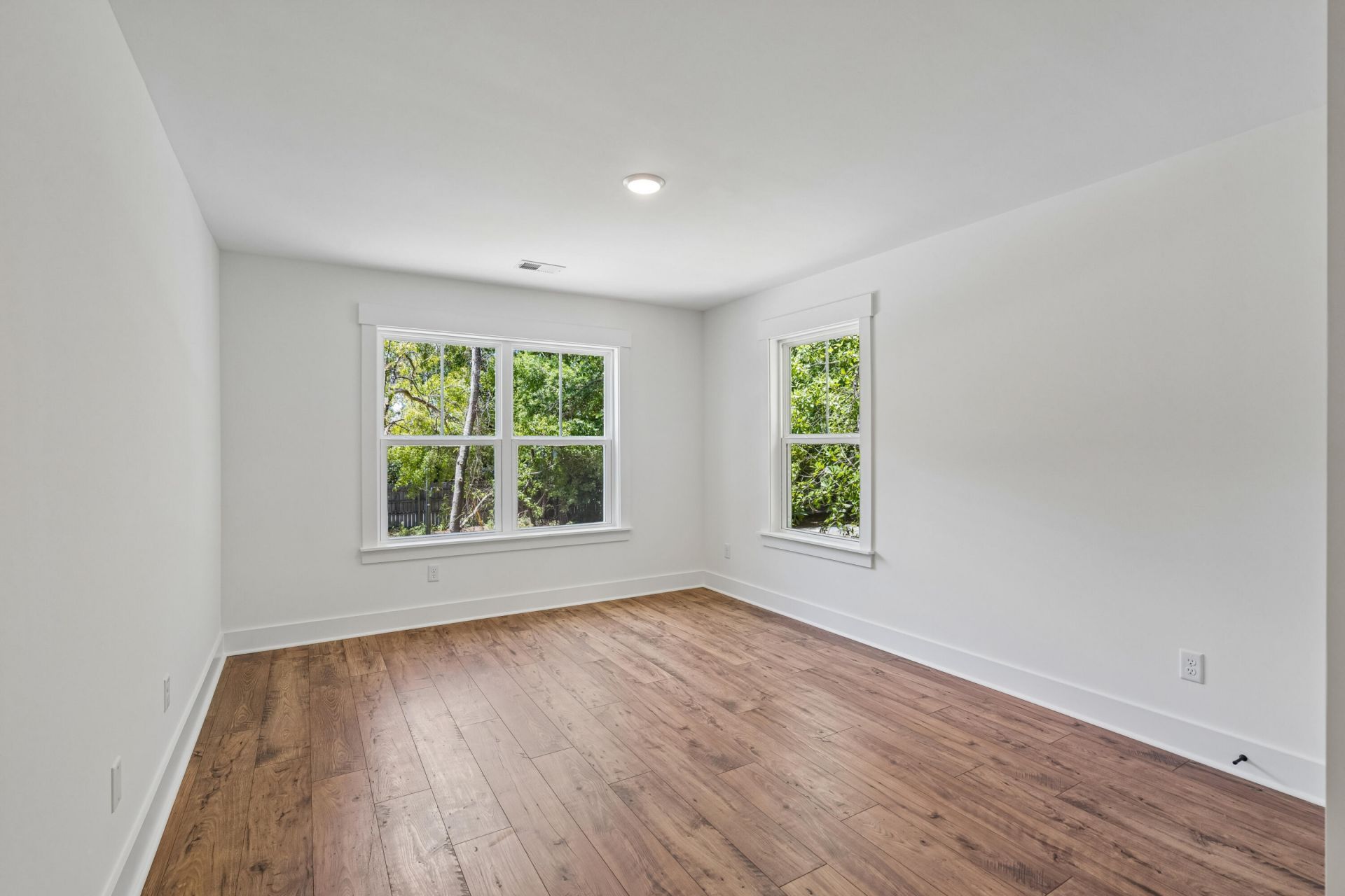 696 Eagle Street Photo 38