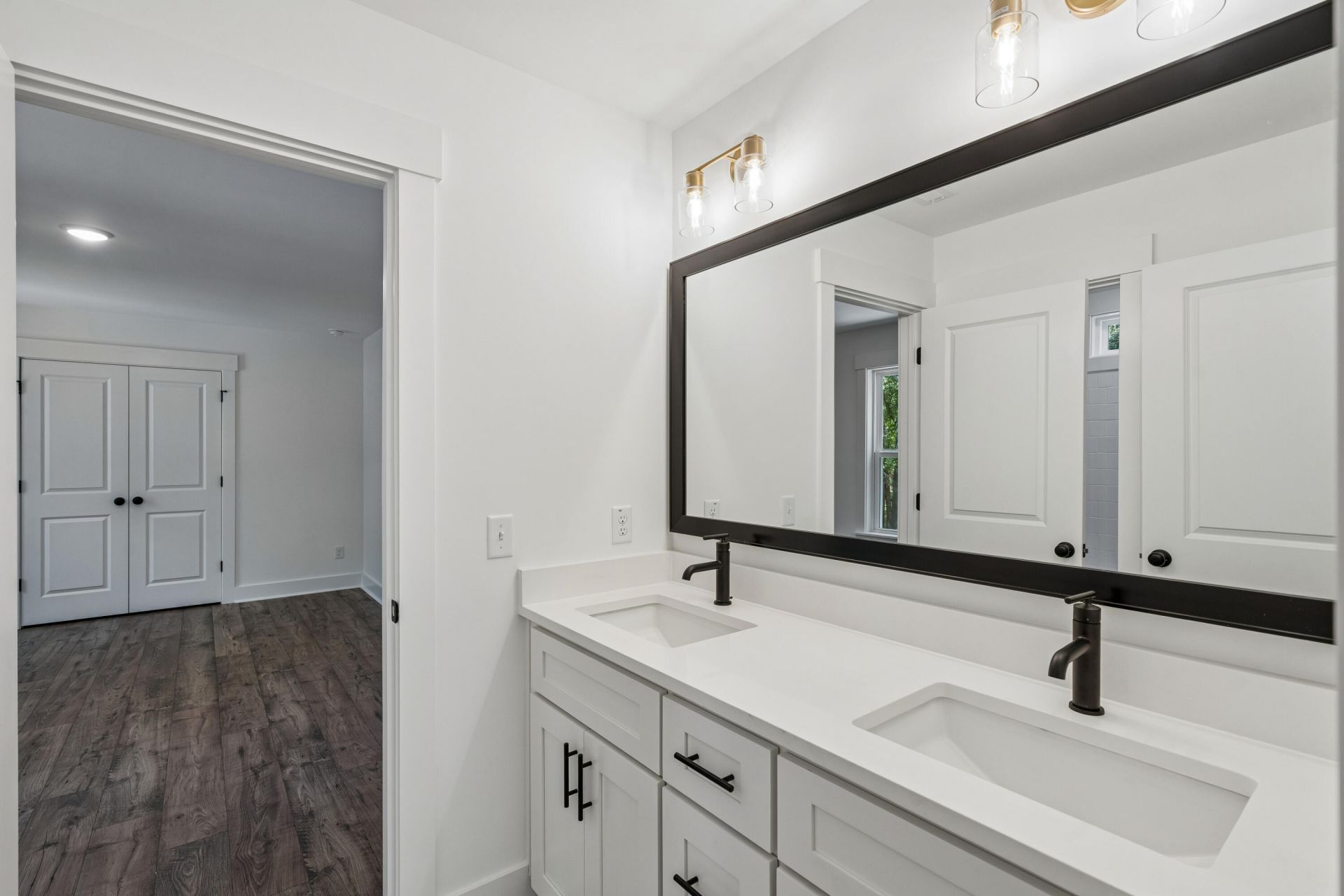 696 Eagle Street Photo 39