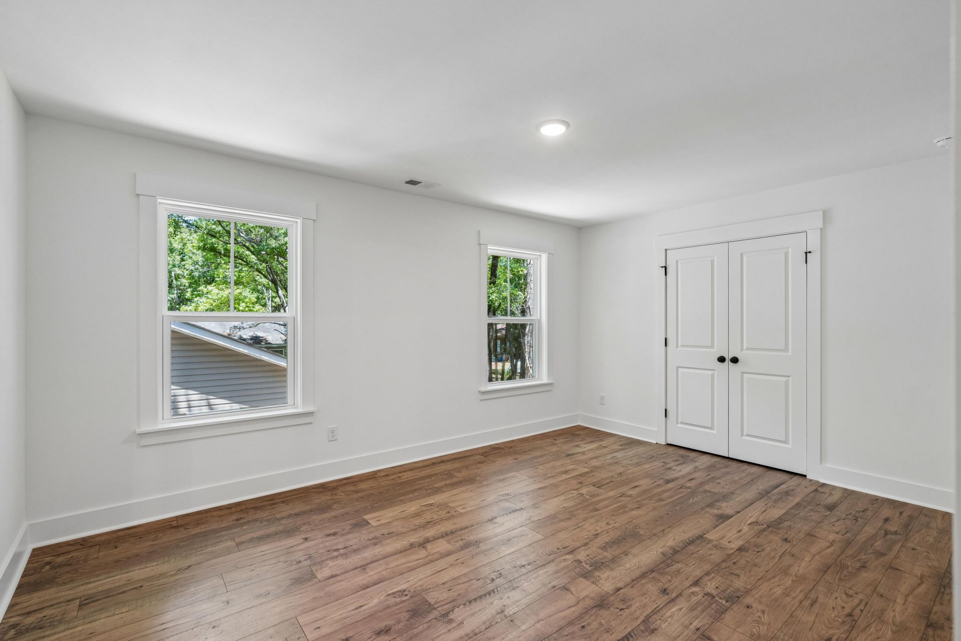 696 Eagle Street Photo 42