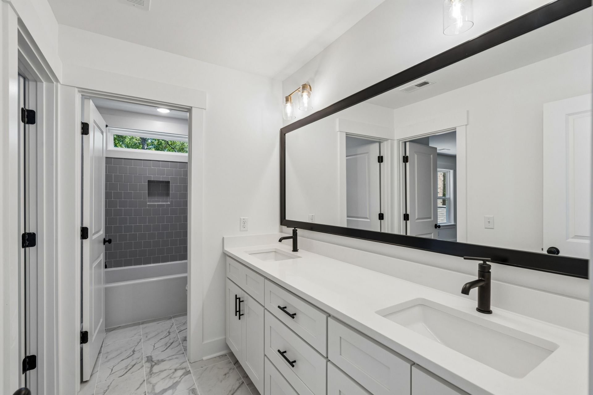 696 Eagle Street Photo 44