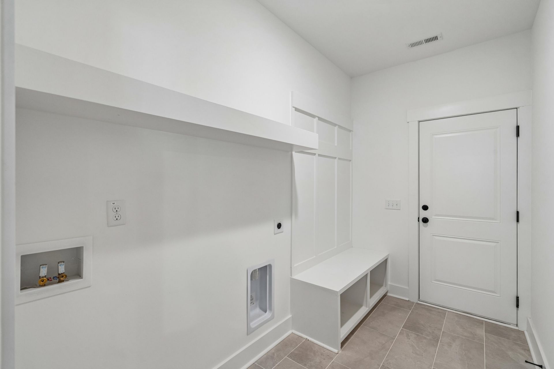 696 Eagle Street Photo 48