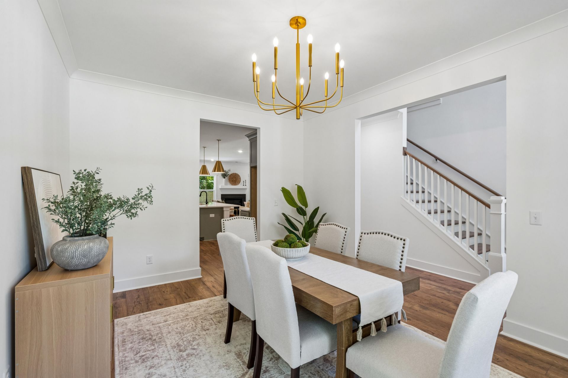 696 Eagle Street Photo 8