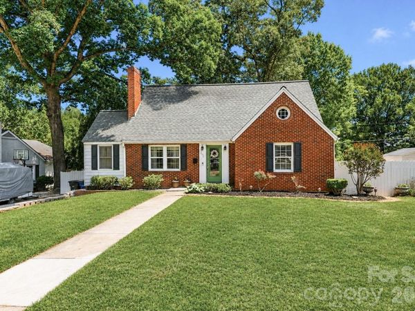 820 Woodland Road , Statesville, NC 28677