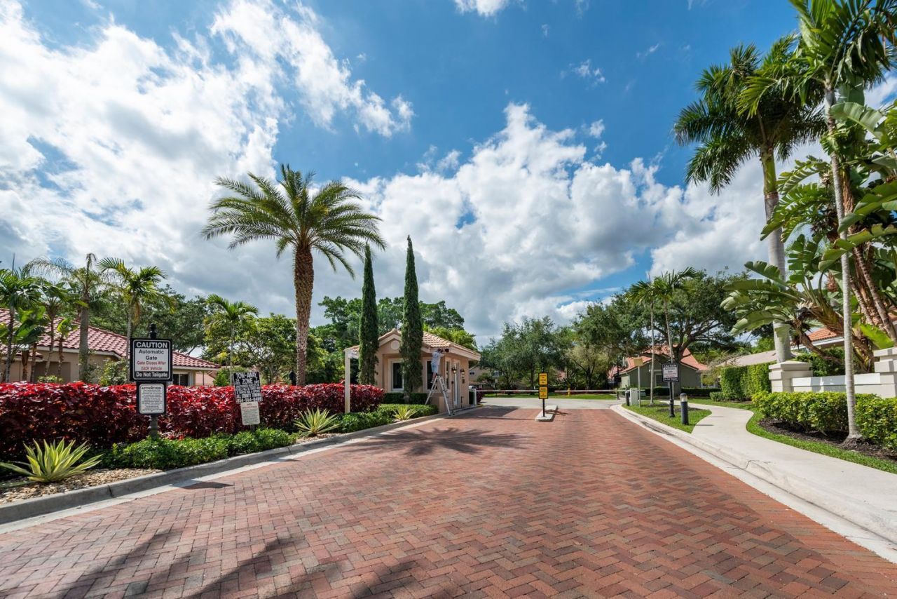 10124 NW 3rd Court, Plantation, FL 33324 Photo