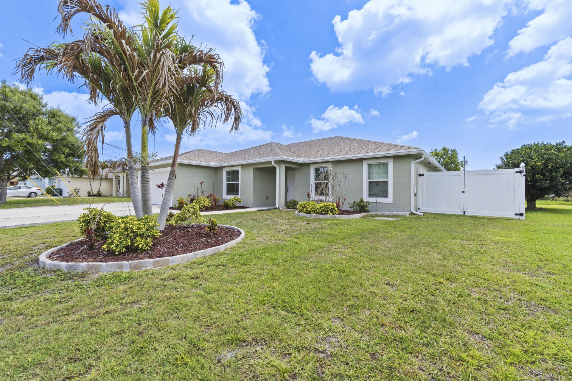 2025 SE South Buttonwood Drive, Port Saint Lucie, FL 34952 Photo