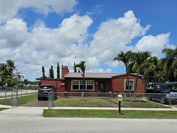 637 Dogwood Road, West Palm Beach, FL 33409