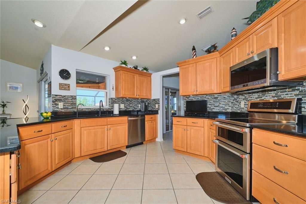 844 NE 6th Ave, Cape Coral, FL 33909 Photo
