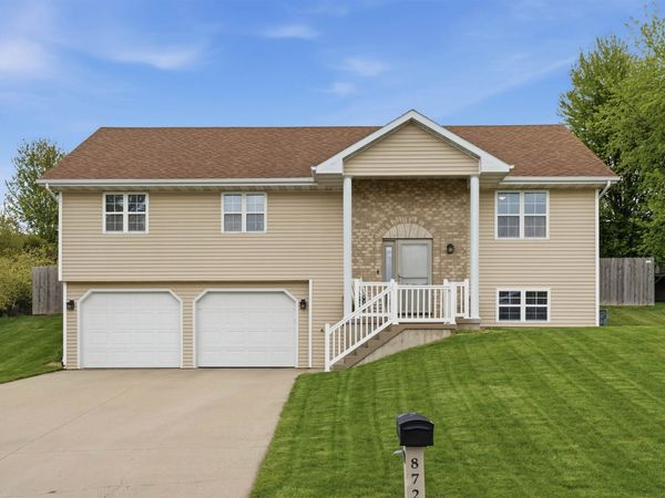 872 Cassandra Drive, Peosta, IA 52068