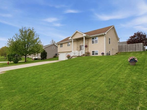 872 Cassandra Drive, Peosta, IA 52068