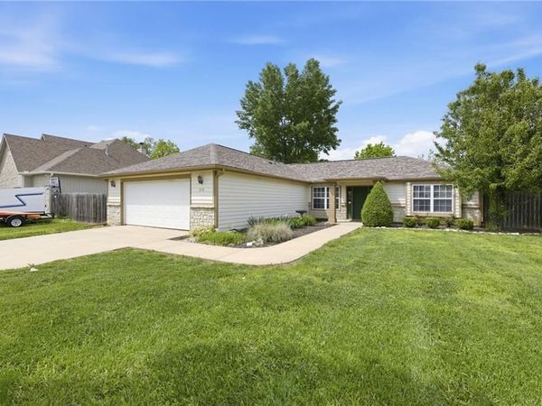 218 Hillside Drive, Baldwin City, KS 66006