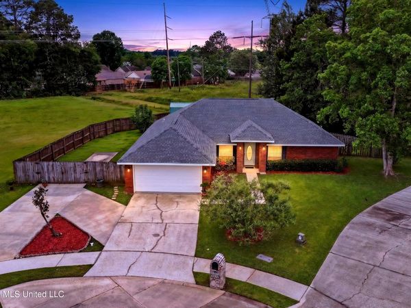 1601 Lori Drive, Ocean Springs, MS 39564