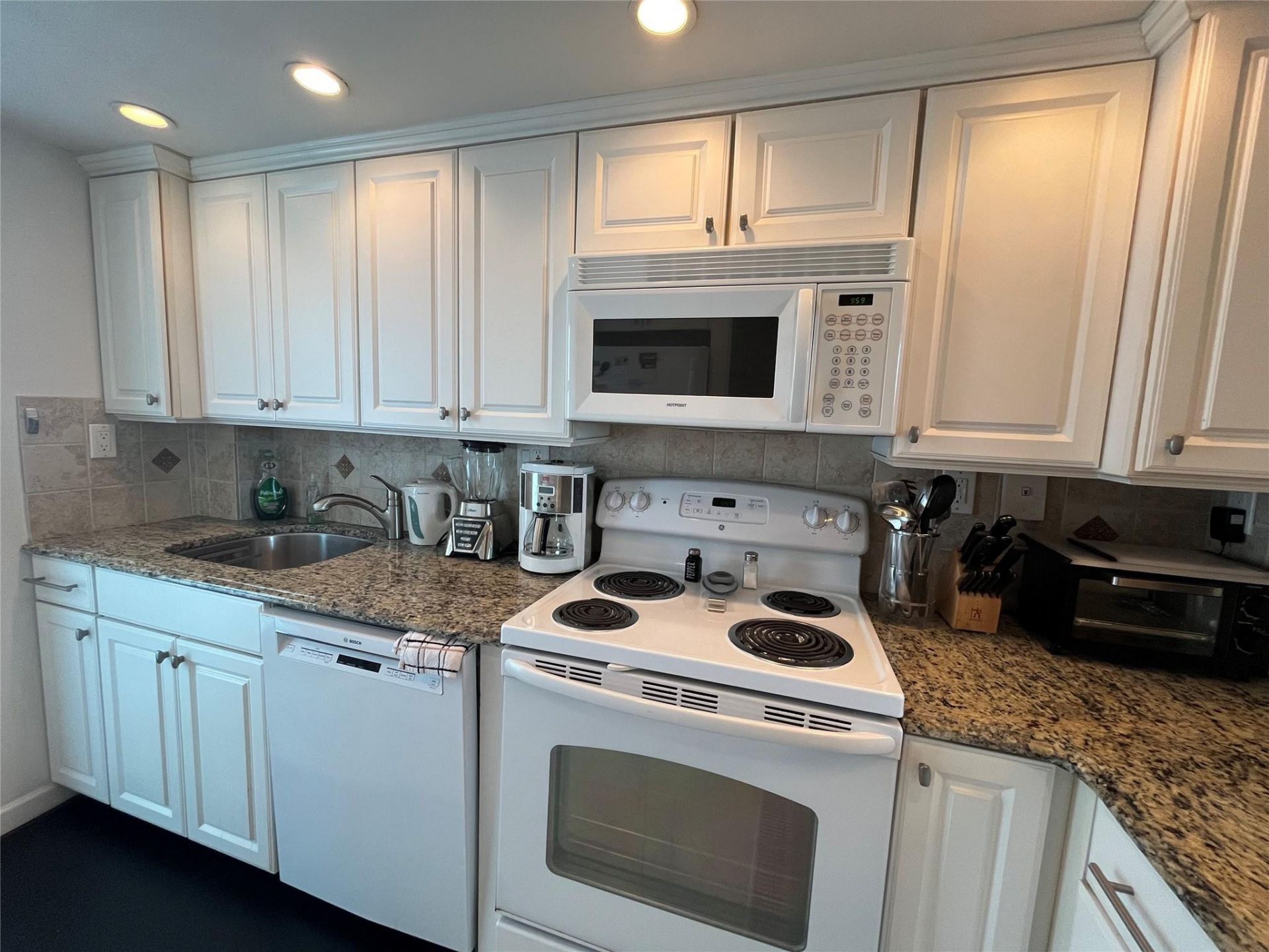 333 NE 21st Avenue, Unit 318, Deerfield Beach, FL 33441 Photo