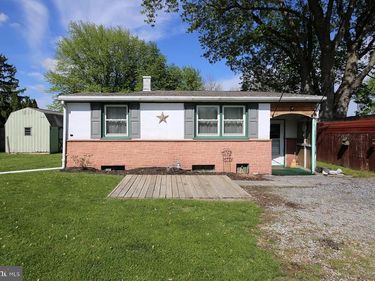 77 S ZINNS MILL ROAD, QUENTIN, PA 17083