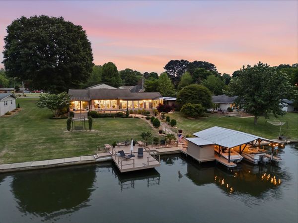 397 Acton Dr, Florence, AL 35634