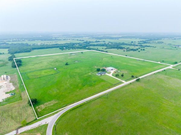 3914 Alamo Road , Bowie, TX 76230