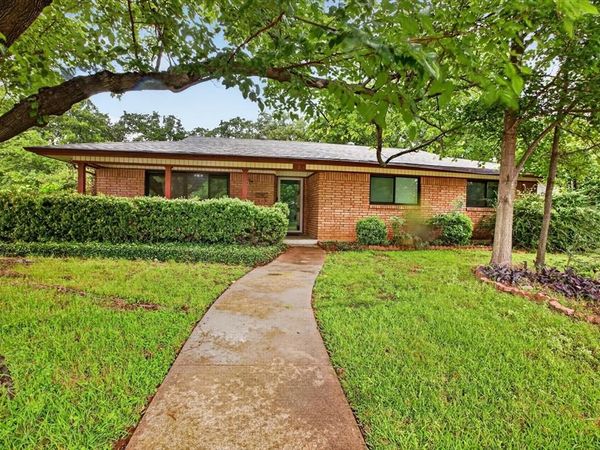 628 W Redbud Drive, Hurst, TX 76053