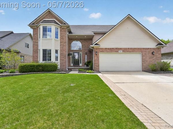 27073 Hawthorne Boulevard, Flat Rock, MI 48134