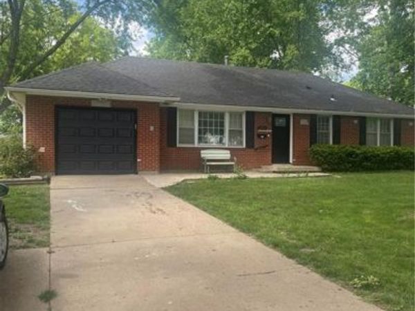 10704 W 48th Terrace, Shawnee, KS 66203