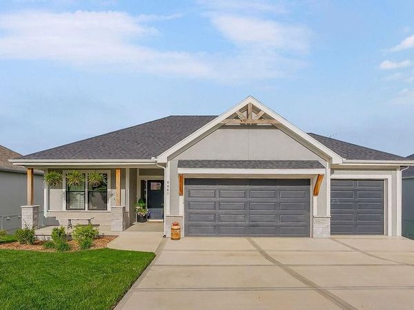 8461 Primrose Street, De Soto, KS 66018