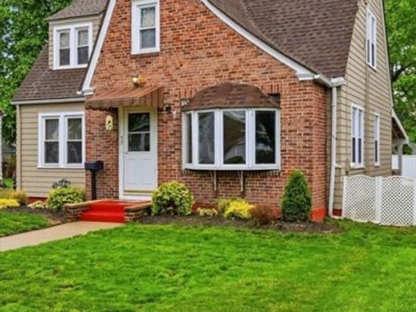 77 Fresno St, Springfield, MA 01104