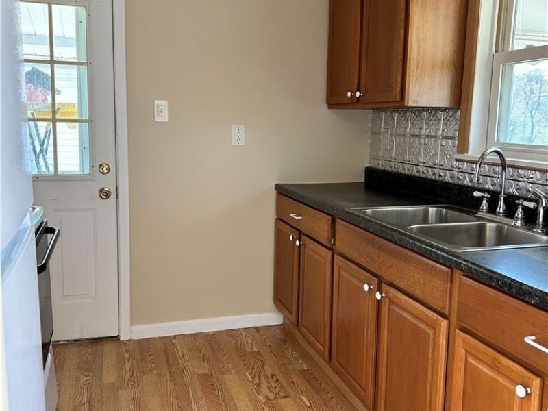180 W Church Street, Wintersville, OH 43953 Photo 9