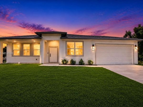 1909 Moore Ave , Lehigh Acres, FL 33972
