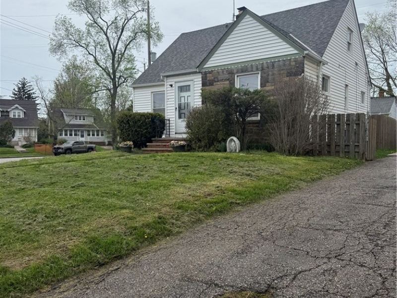 18011 Windward Road, Cleveland, OH 44119 Photo 2