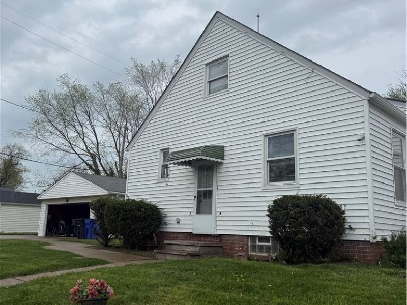 18011 Windward Road, Cleveland, OH 44119 Photo 3