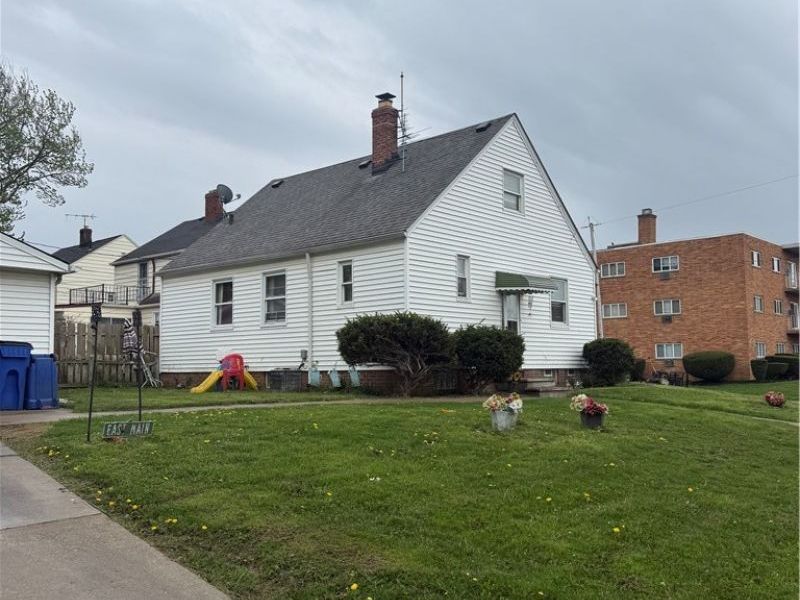 18011 Windward Road, Cleveland, OH 44119 Photo 4
